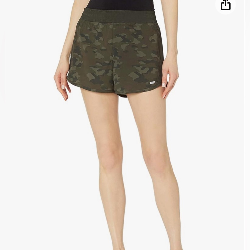 Amazon Essentials Women's 4" Stretch Woven Running Shorts Camo
